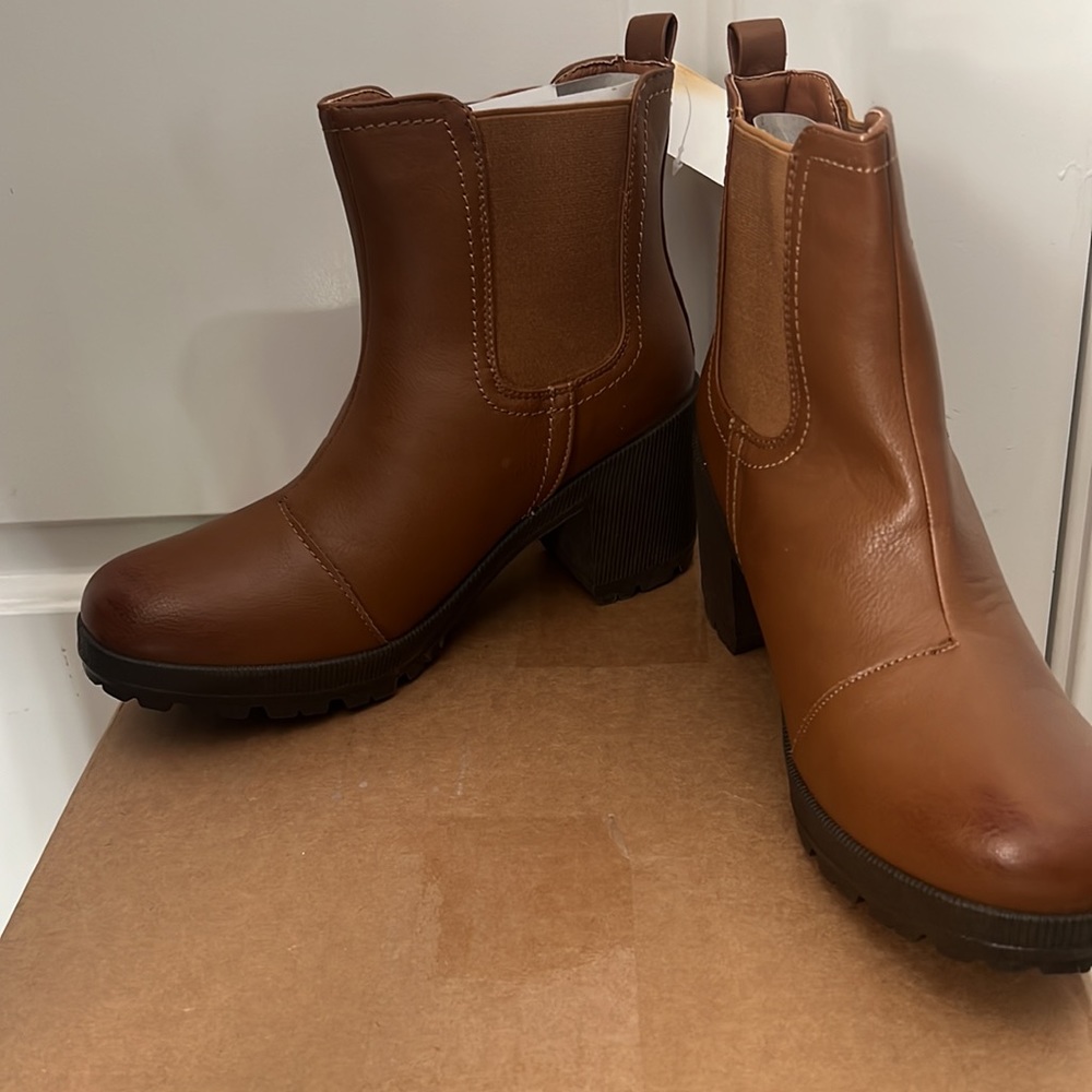 Sz 8.5 Bella Marie Tennessee Ankle Boots